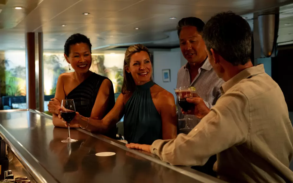 Paul Gauguin Cruises MS Paul Gauguin Piano Bar Lifestyle 5 ©Paul Gauguin Cruises.jpg